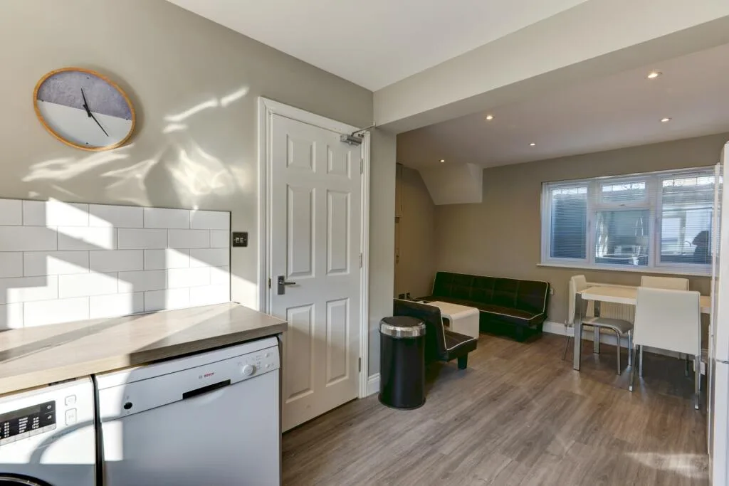 6 bedroom terraced house for rent