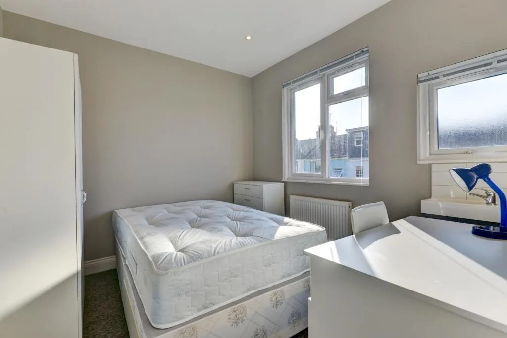 6 bedroom terraced house for rent