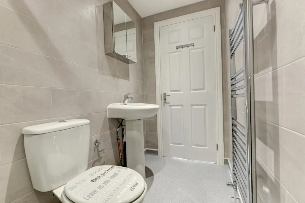 6 bedroom terraced house for rent