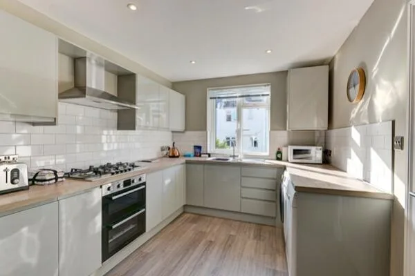 6 bedroom terraced house for rent