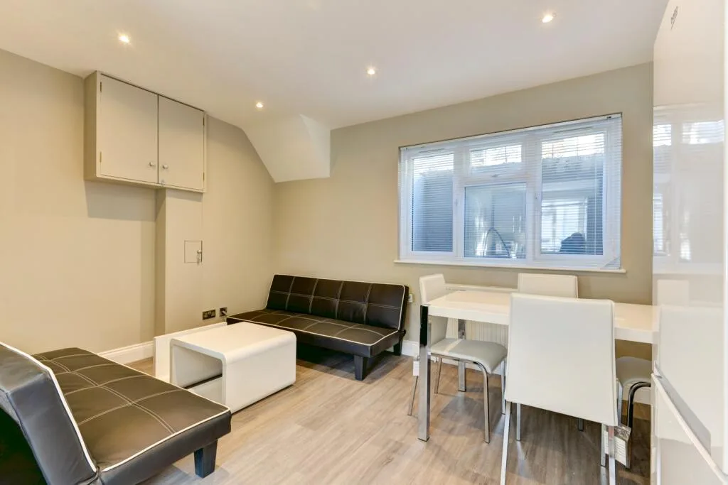 6 bedroom terraced house for rent