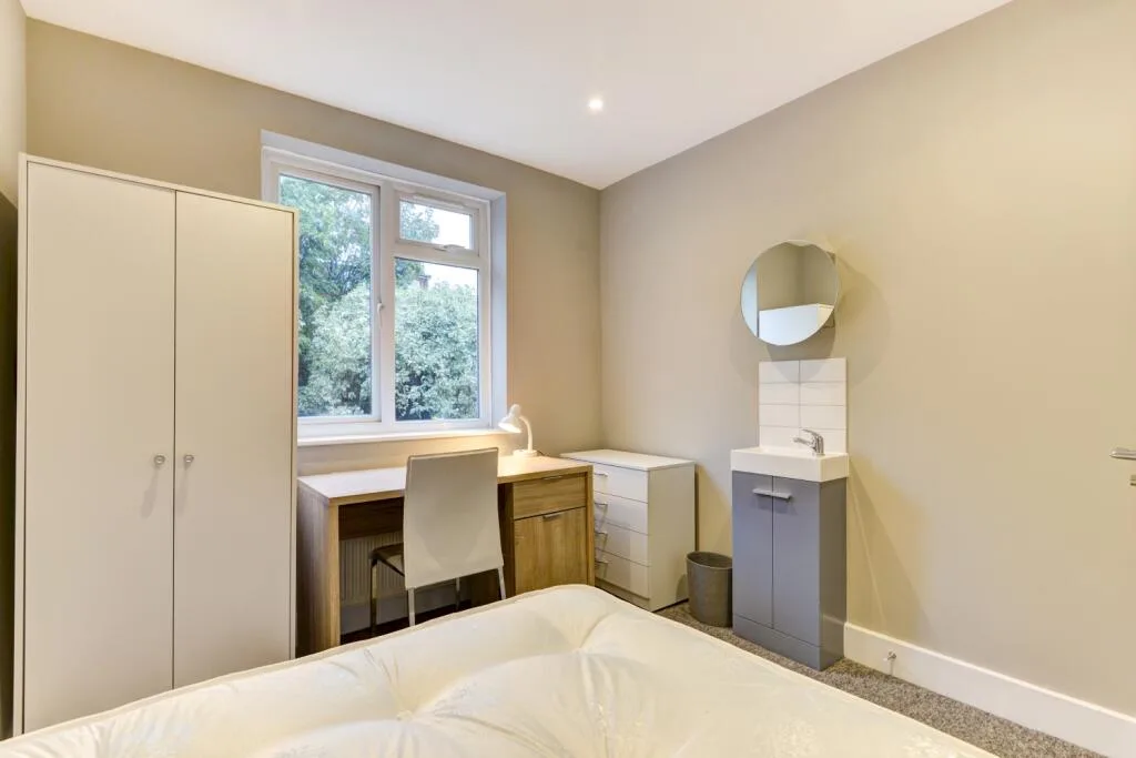 6 bedroom terraced house for rent