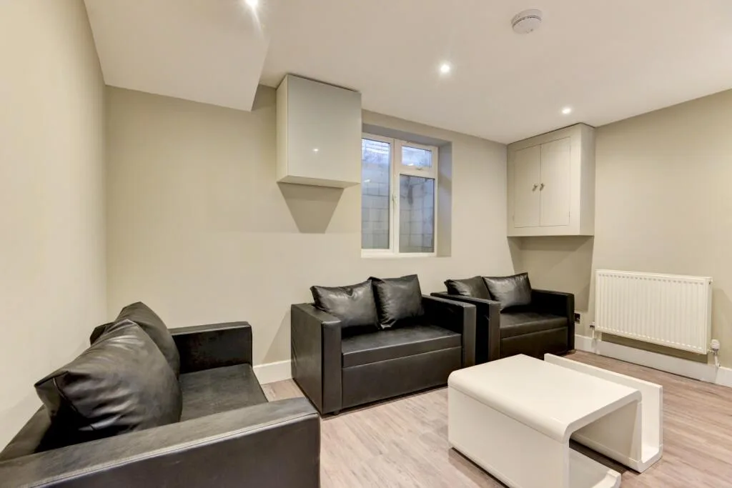 6 bedroom terraced house for rent