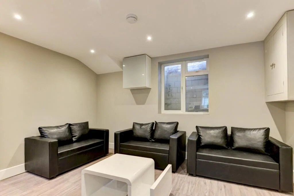 6 bedroom terraced house for rent