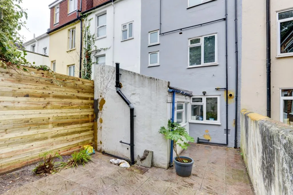 6 bedroom terraced house for rent