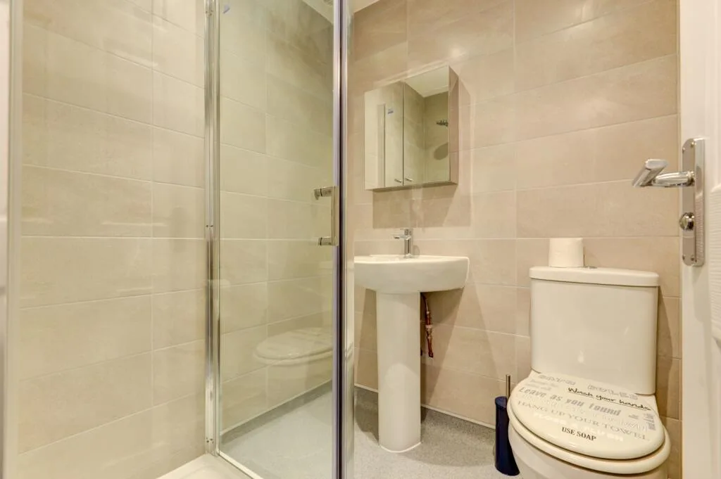 6 bedroom terraced house for rent
