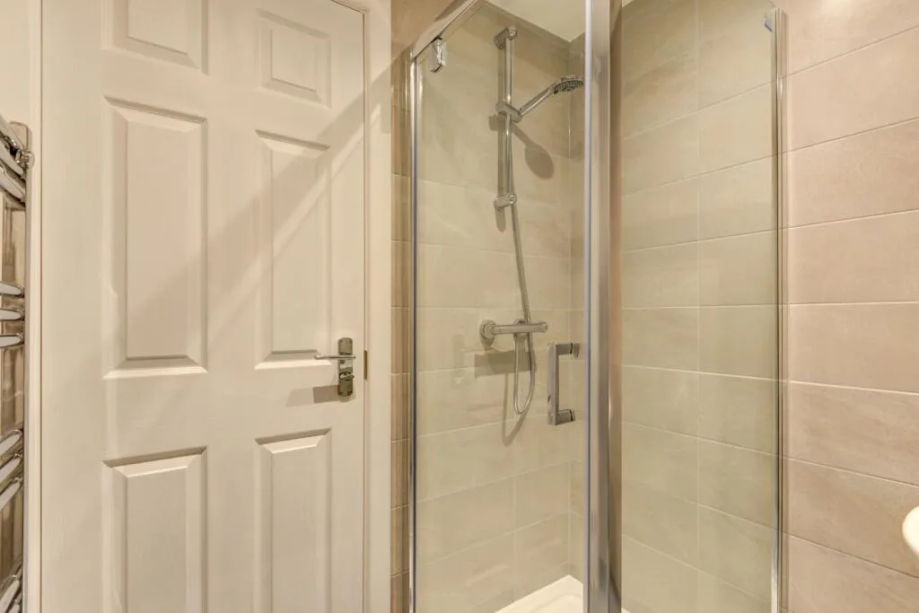 6 bedroom terraced house for rent