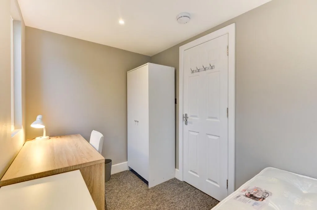 6 bedroom terraced house for rent