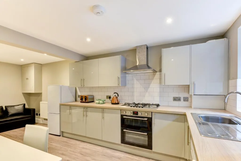 6 bedroom terraced house for rent