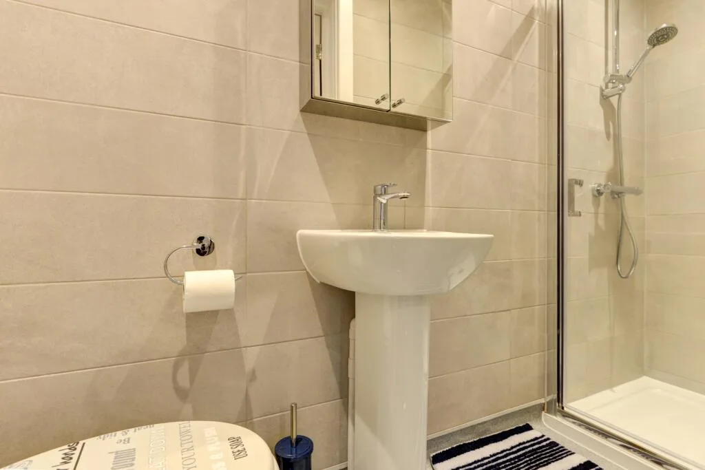 6 bedroom terraced house for rent