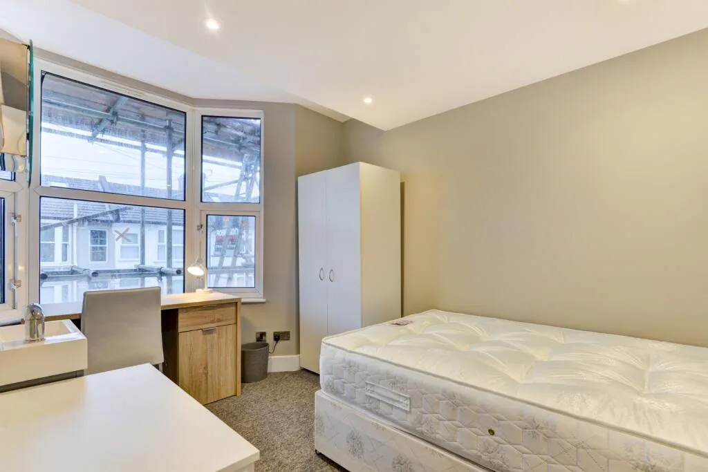 6 bedroom terraced house for rent