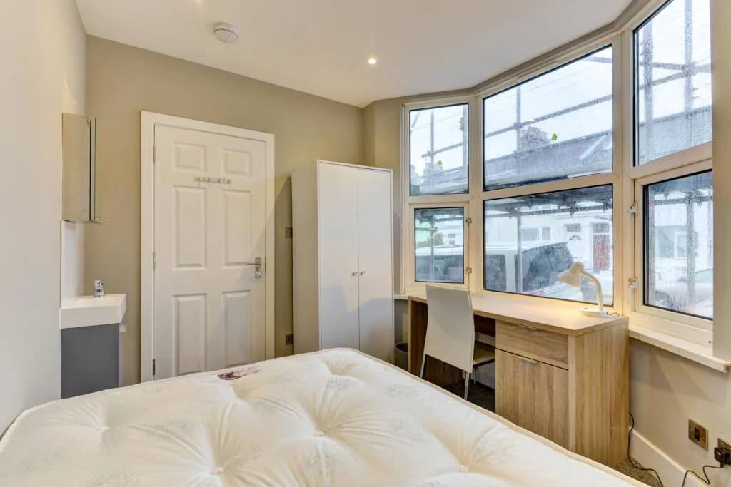 6 bedroom terraced house for rent