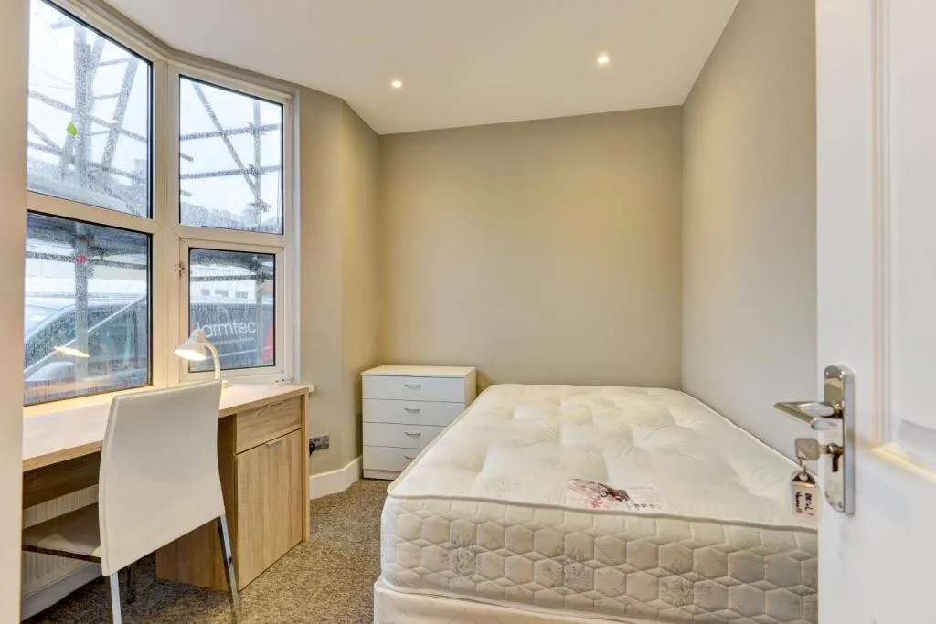 6 bedroom terraced house for rent