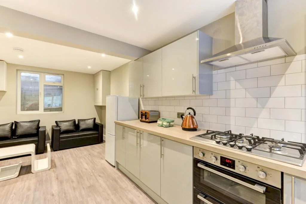 6 bedroom terraced house for rent