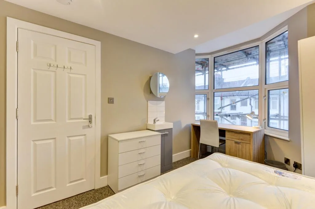 6 bedroom terraced house for rent