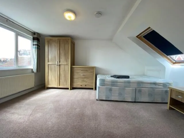 6 bedroom end of terrace house for rent