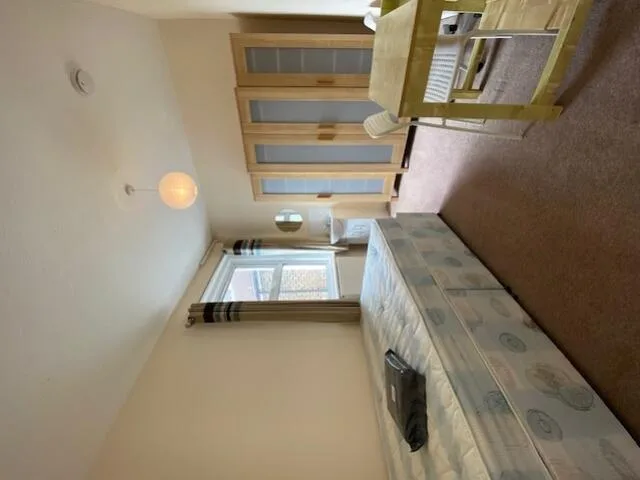 6 bedroom end of terrace house for rent