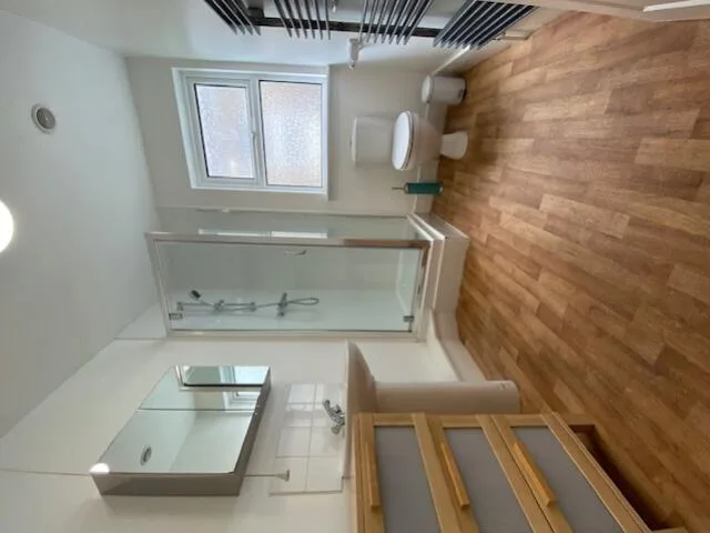 6 bedroom end of terrace house for rent