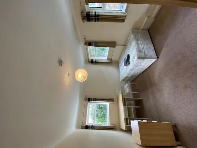 6 bedroom end of terrace house for rent