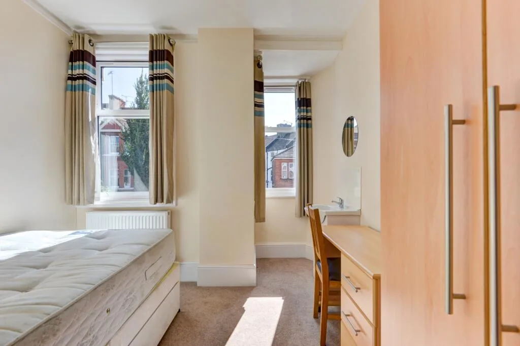 6 bedroom terraced house for rent