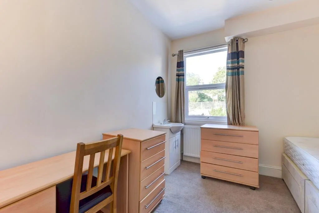 6 bedroom terraced house for rent