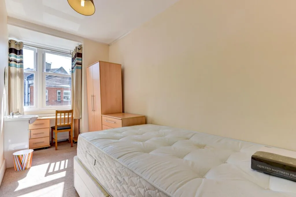 6 bedroom terraced house for rent