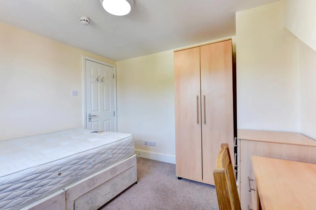 6 bedroom terraced house for rent