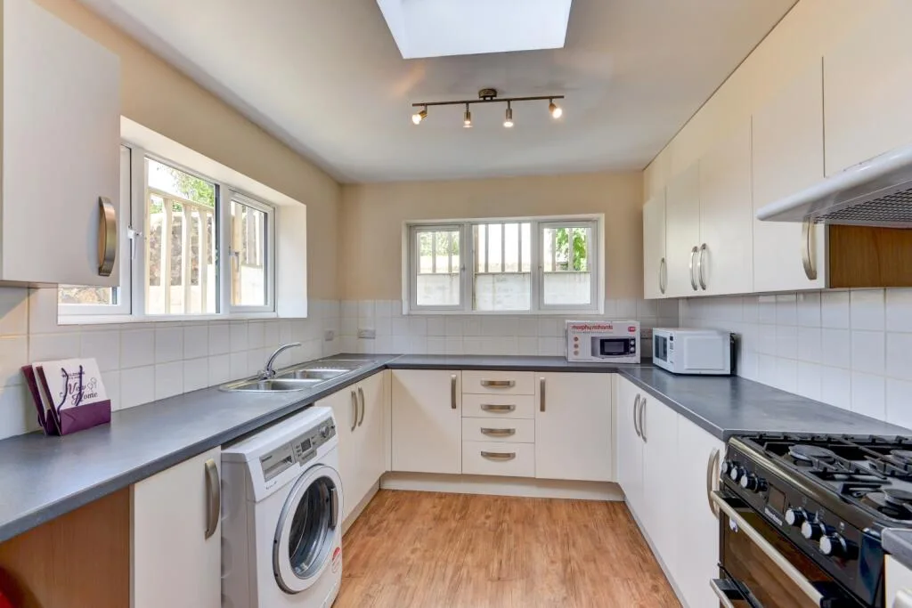 6 bedroom terraced house for rent