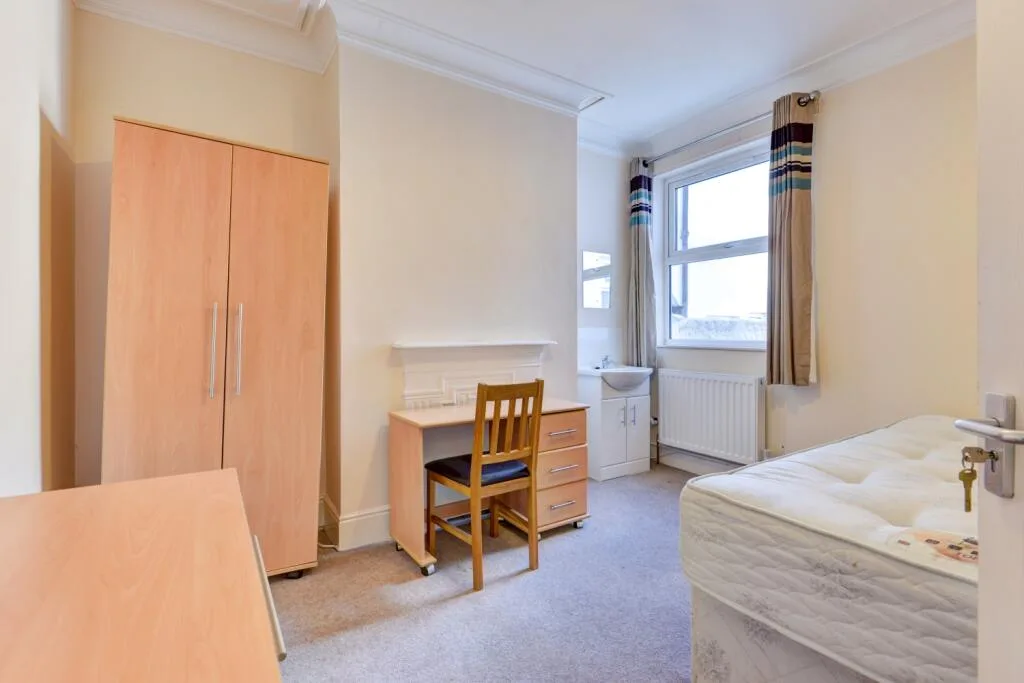 6 bedroom terraced house for rent