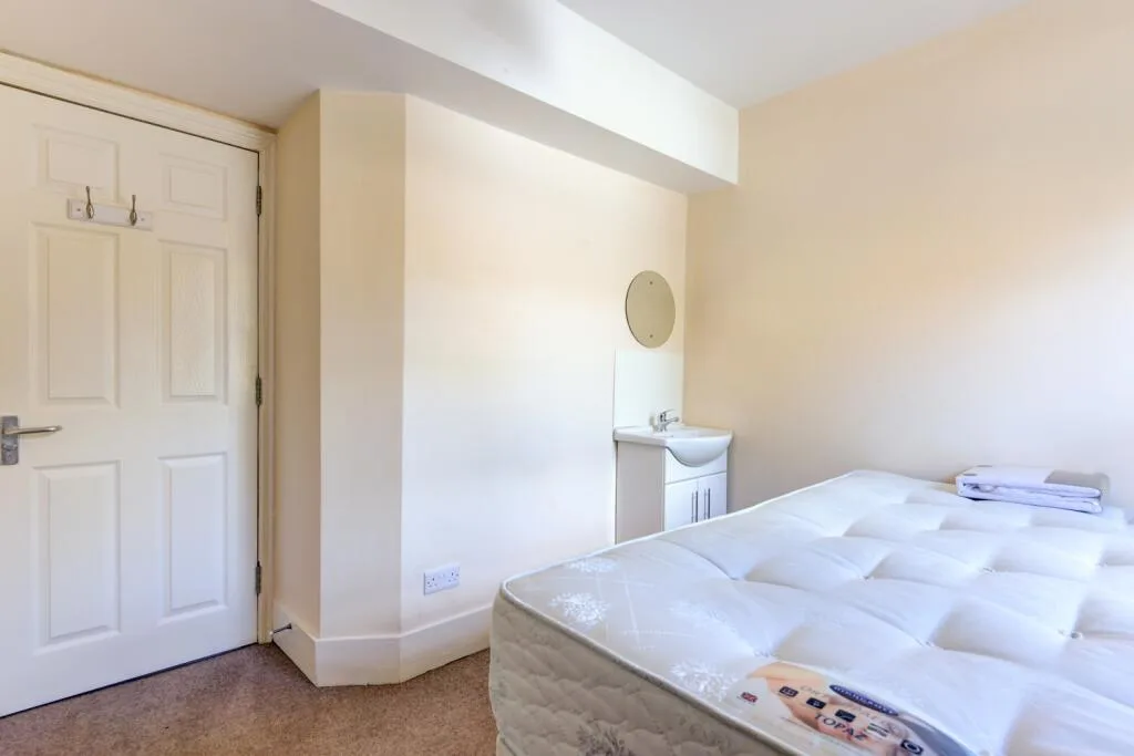 6 bedroom terraced house for rent