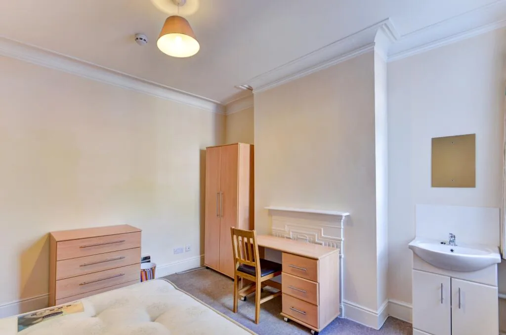 6 bedroom terraced house for rent