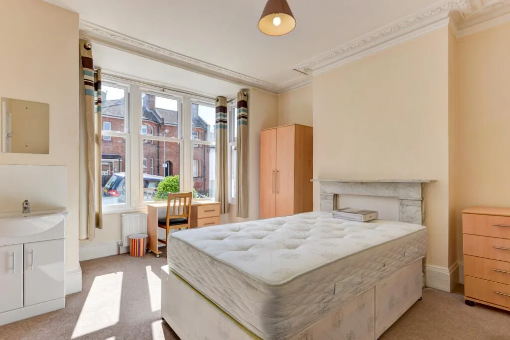 6 bedroom terraced house for rent