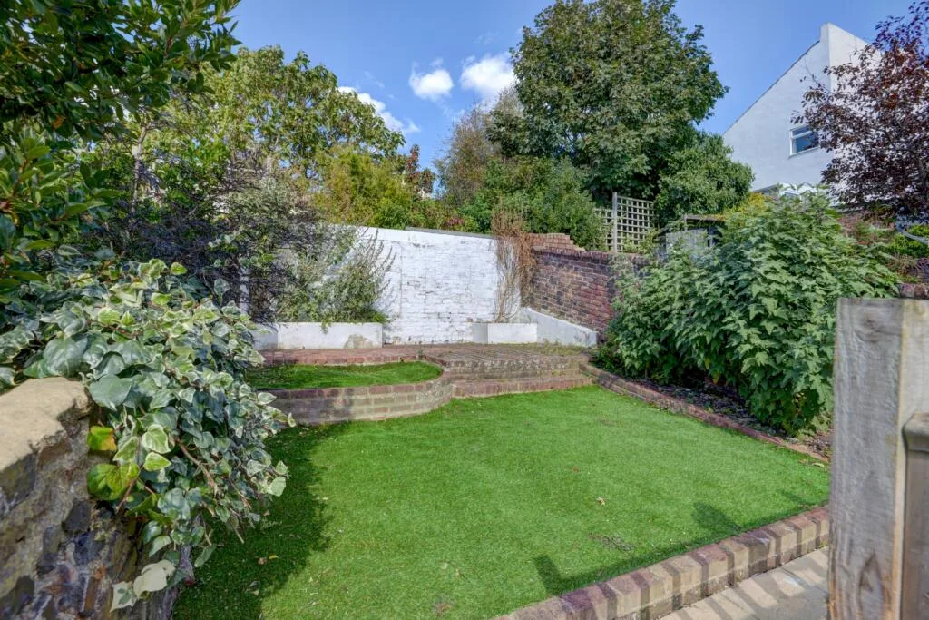 6 bedroom terraced house for rent