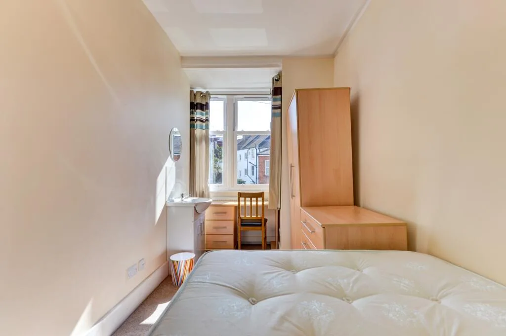 6 bedroom terraced house for rent