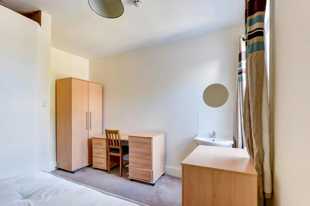 6 bedroom terraced house for rent