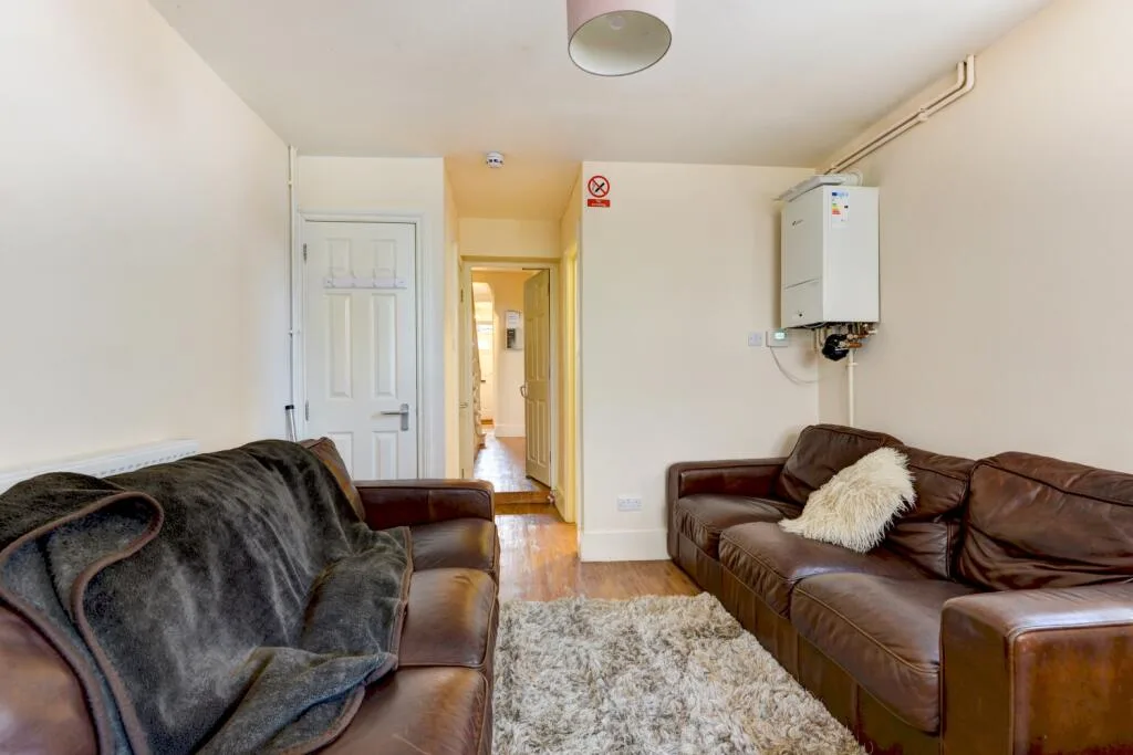 6 bedroom terraced house for rent