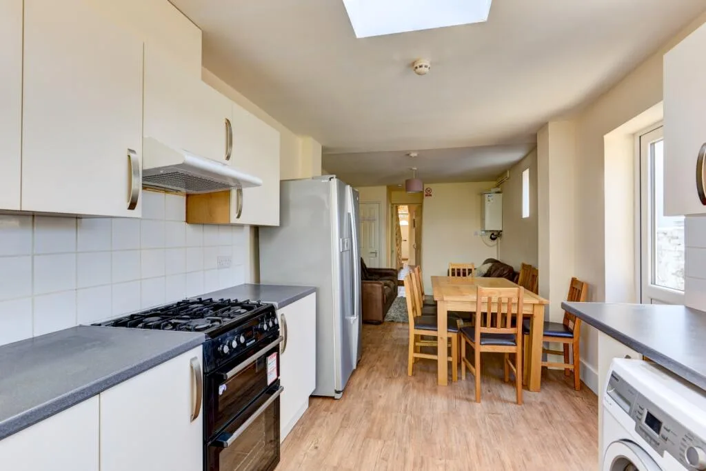 6 bedroom terraced house for rent