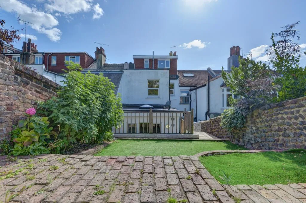 6 bedroom terraced house for rent