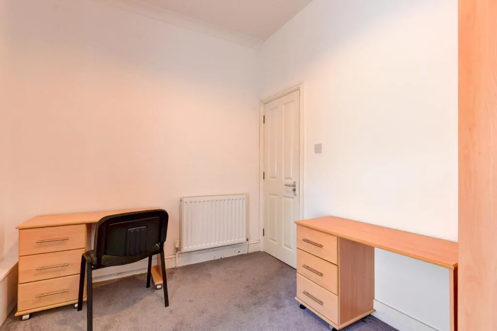 6 bedroom terraced house for rent