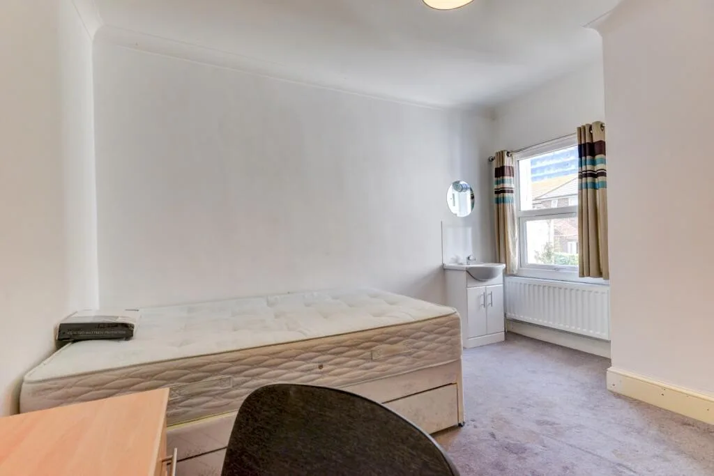 6 bedroom terraced house for rent