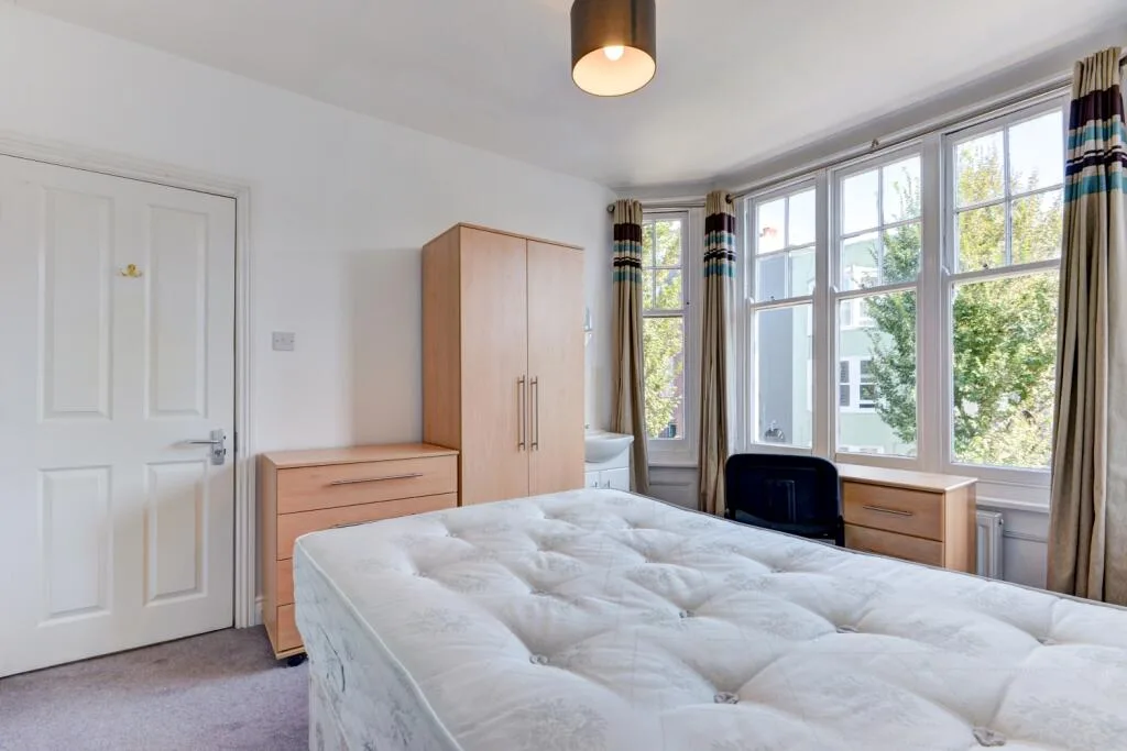 6 bedroom terraced house for rent