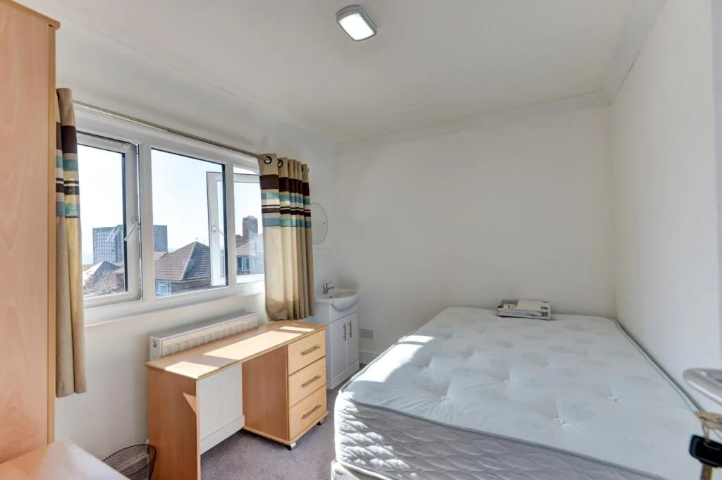 6 bedroom terraced house for rent