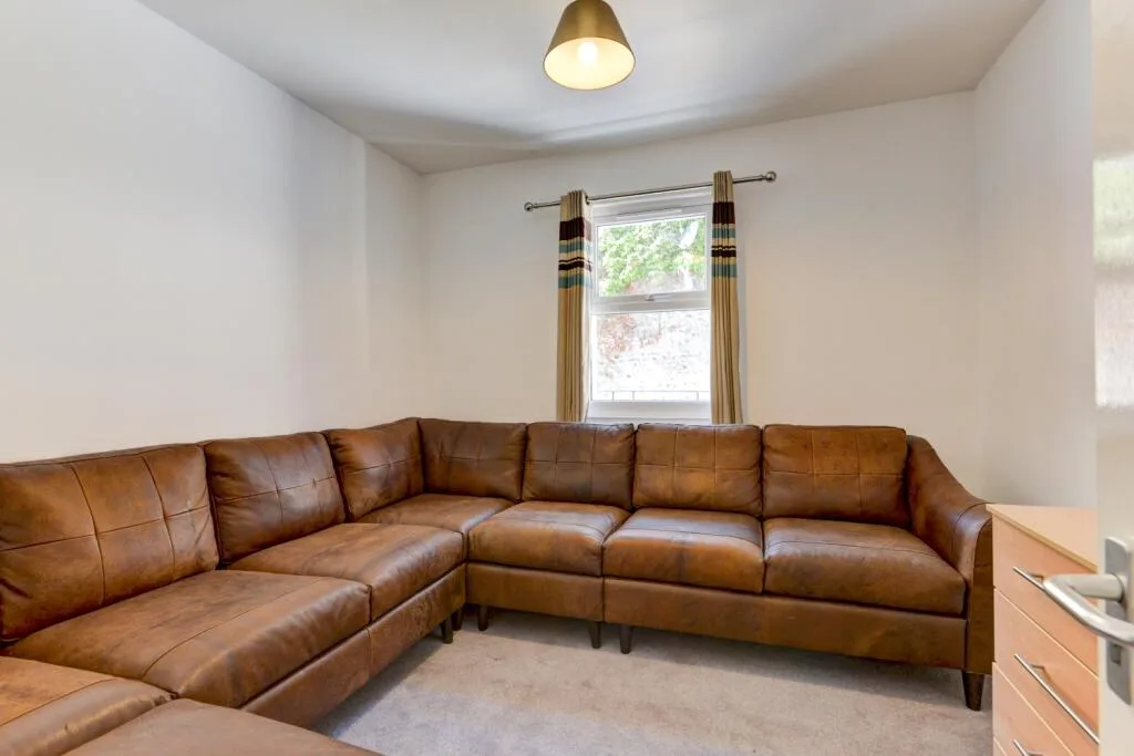 6 bedroom terraced house for rent