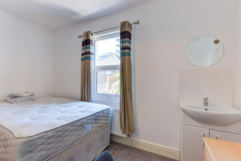 6 bedroom terraced house for rent