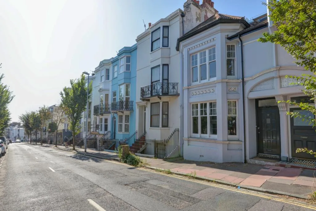 6 bedroom terraced house for rent