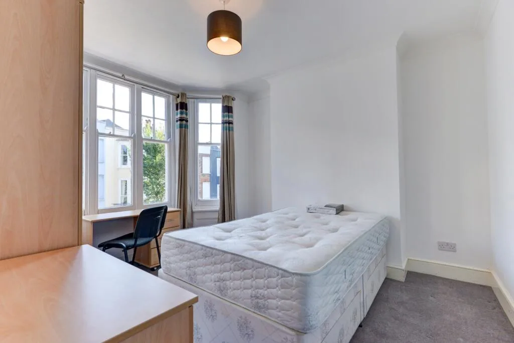 6 bedroom terraced house for rent