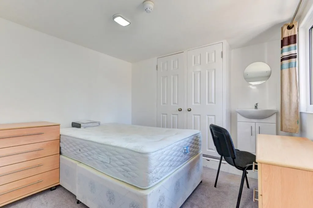 6 bedroom terraced house for rent