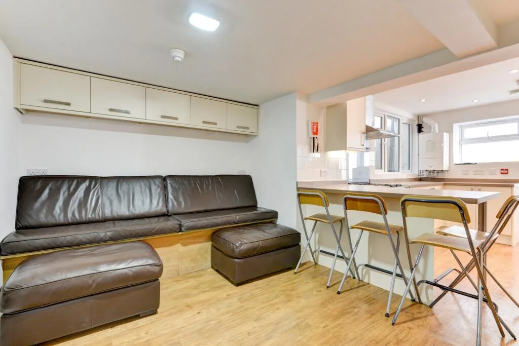 6 bedroom terraced house for rent