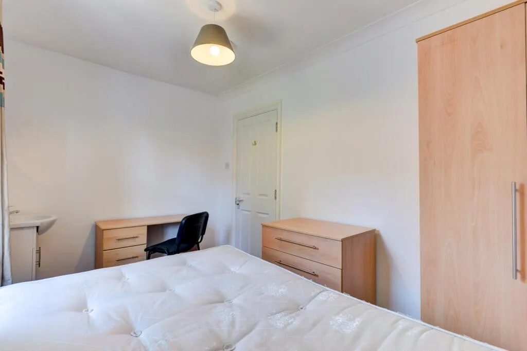 6 bedroom terraced house for rent