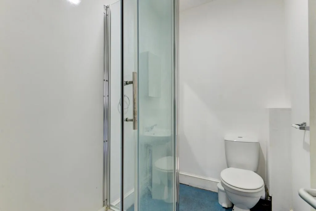 6 bedroom terraced house for rent